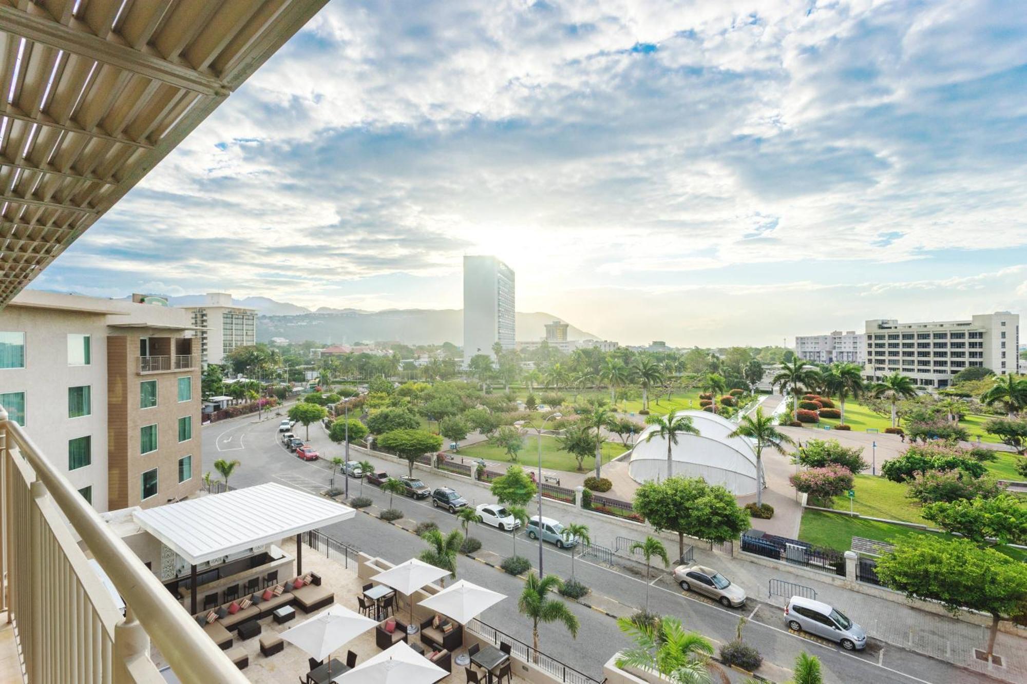 Courtyard By Marriott Kingston, Jamaica Hotel Exterior foto