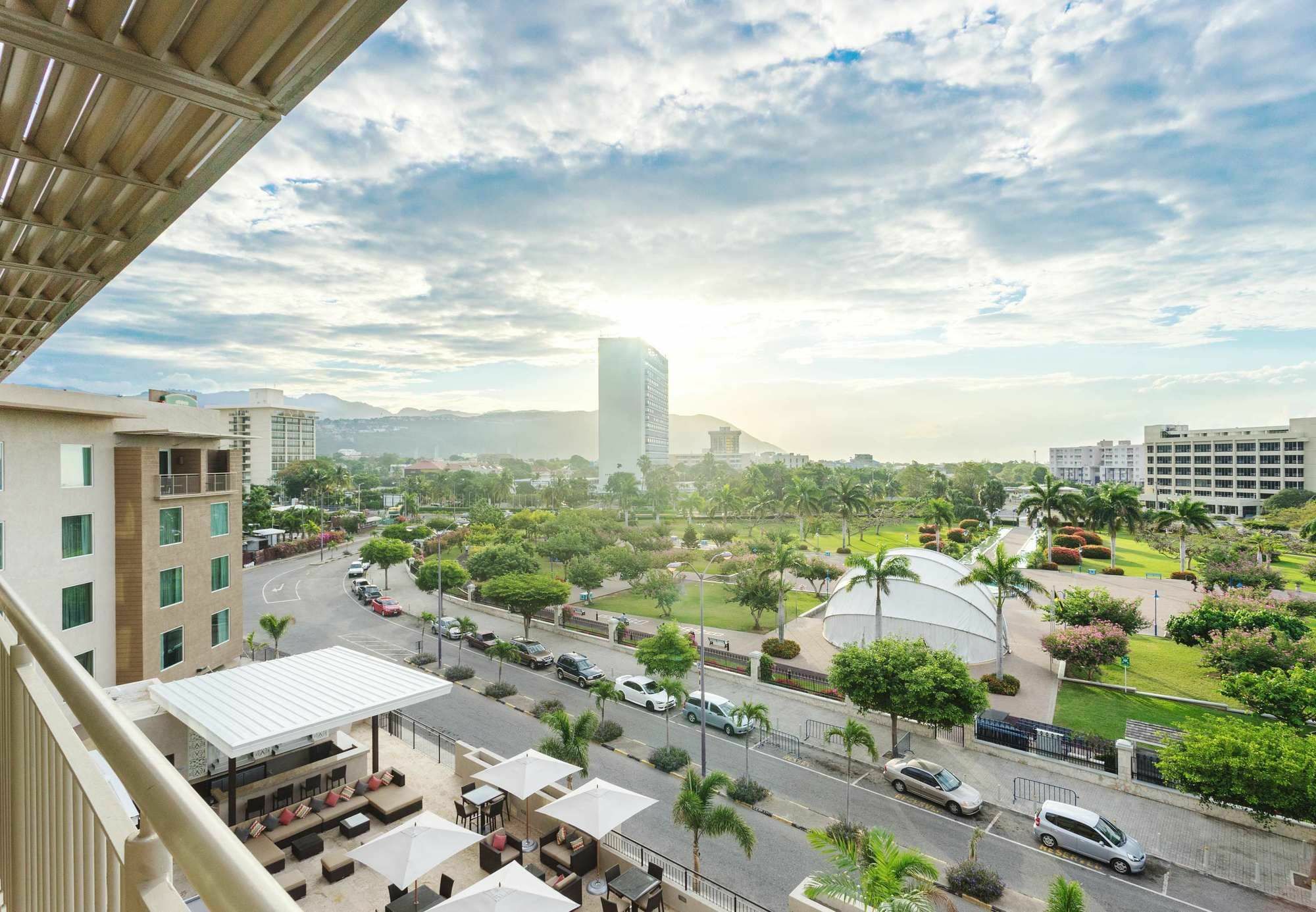 Courtyard By Marriott Kingston, Jamaica Hotel Exterior foto